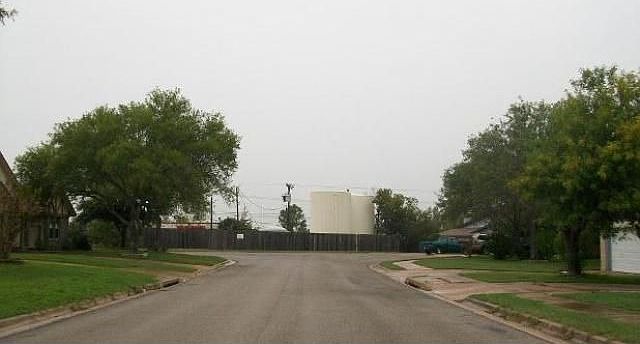 2nd image of 1215 Pitcairn Dr