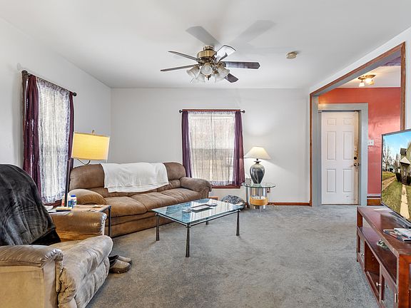 3rd image of 79 Winter St