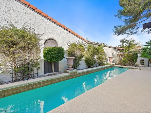 2120 Plaza Del Fuentes, Las Vegas, NV 89102