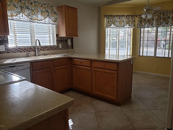 Kitchen and eat in breakfast