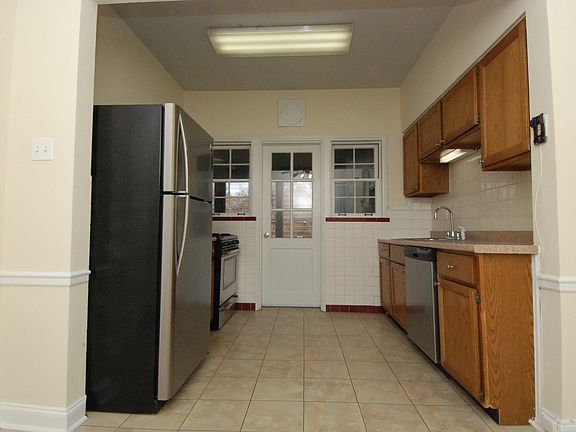 3rd image of 8247 Delmar Blvd APT 2E