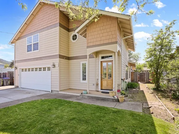 107 N 1st St, Talent, OR 97540