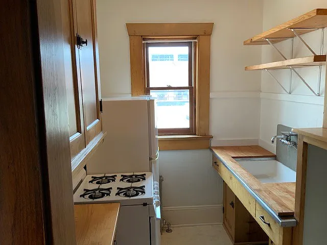 2205 N Farwell Ave #9 — Photo 1