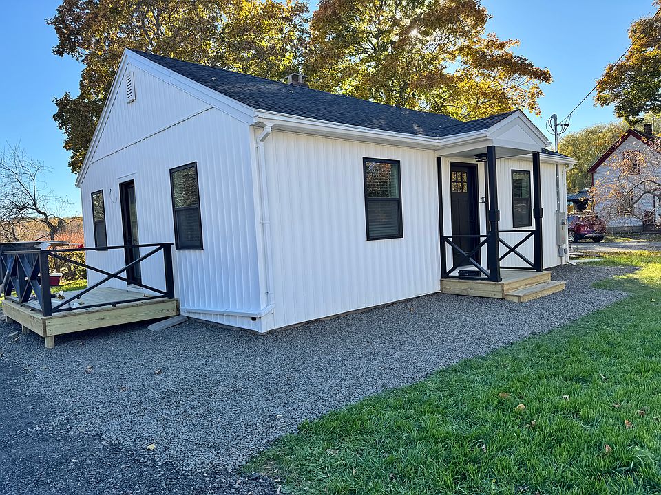 1st image of 10 Halls Ln