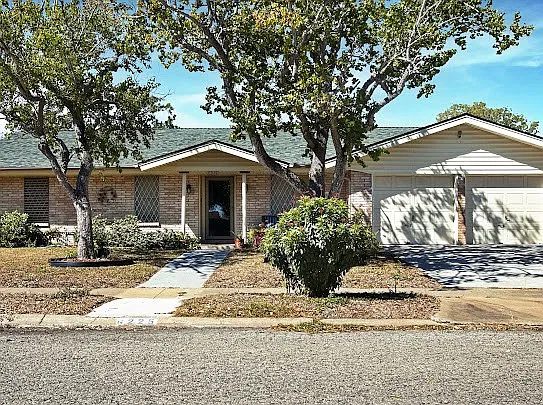 3 bed, 2.0 bath, 1533 sqft, $2,200 — Photo 1