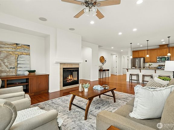 4th image of 13443 Mahonia Place NE