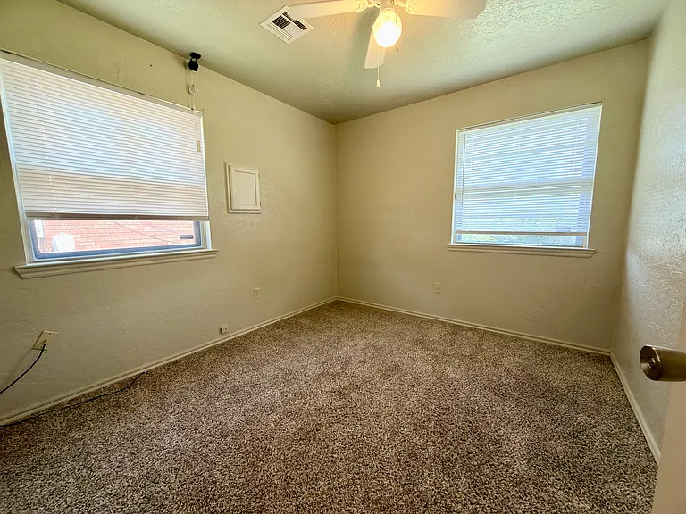 5810 NW Oak Ave — Photo 17