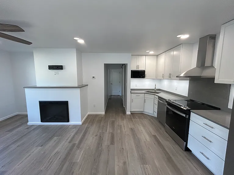 1552 NW Van Buren Ave — Photo 3