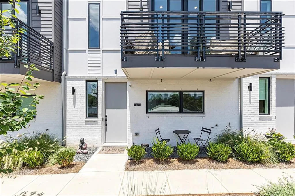 3 bed, 4.0 bath, 2486 sqft, $6,000 — Photo 2