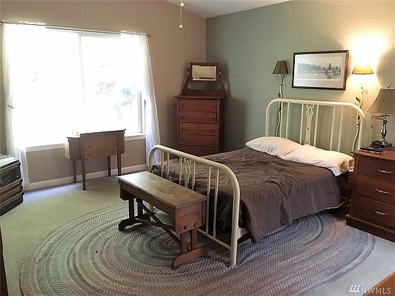 5th image of 4223 Seville Dr SE