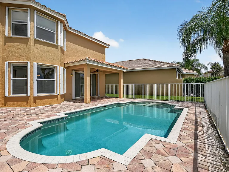 8326 Emerald Winds Cir — Photo 51