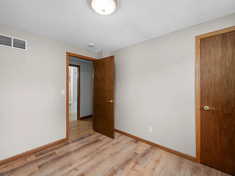 3129 Windsor Dr — Photo 23