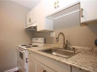 7493 Prince Charles Ct APT 10, Manassas, VA 20111
