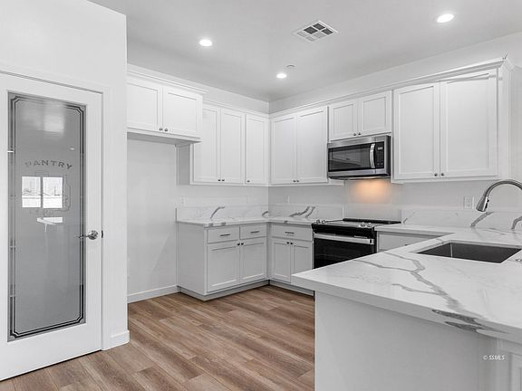 5th image of 508 W Joyner Ave