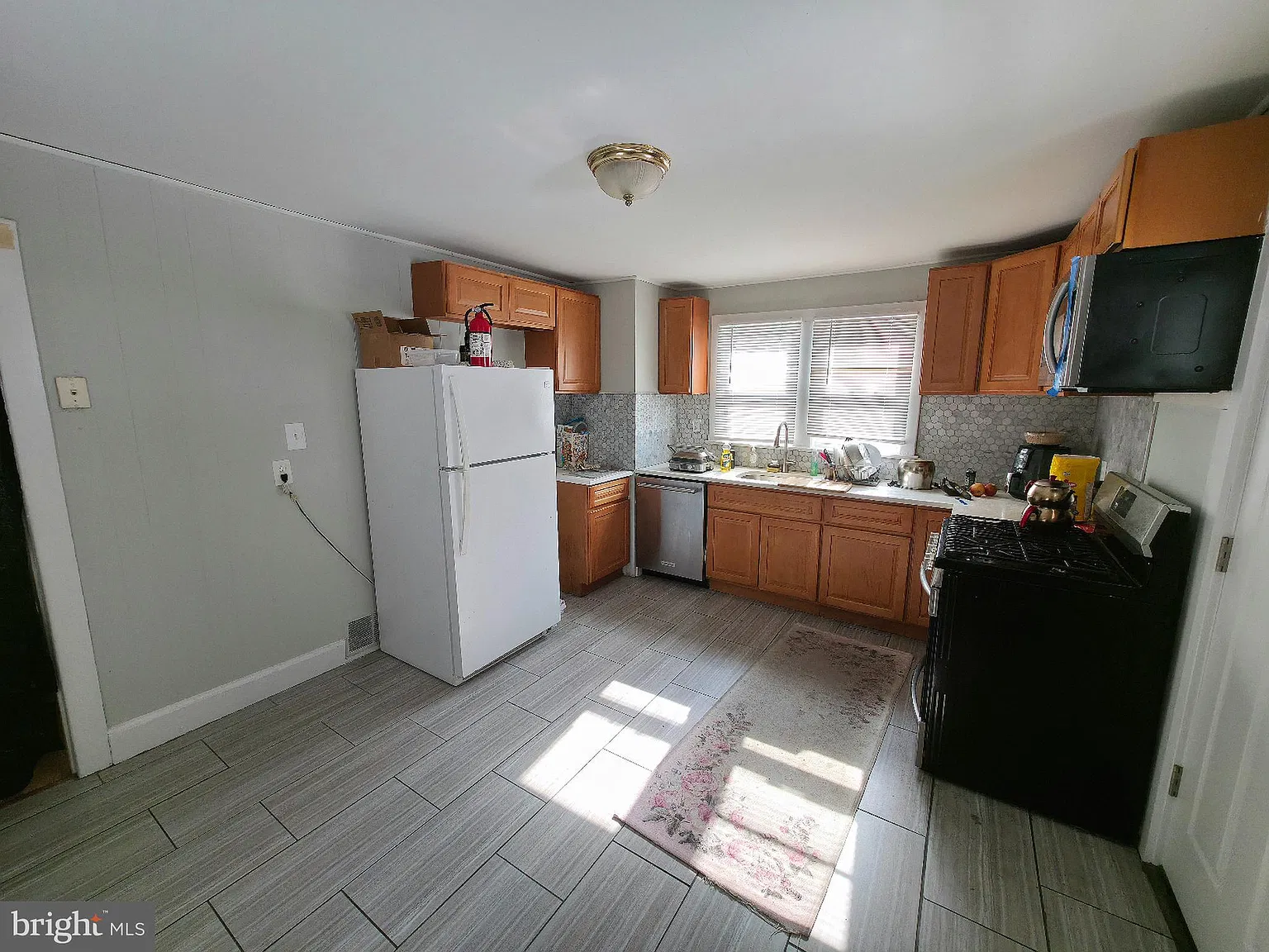 3 bed, 1.0 bath, 1280 sqft, $2,600 — Photo 4