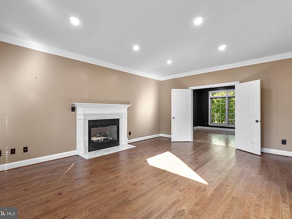 4th image of 5859 W Falls Rd