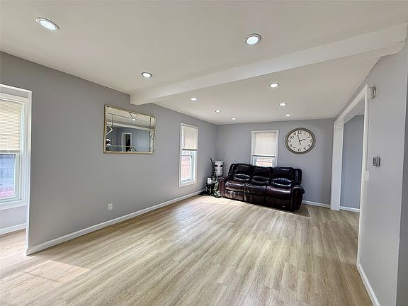3rd image of 72 Saint Charles St