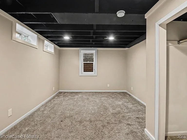 2572 Ridge Rd — Photo 17