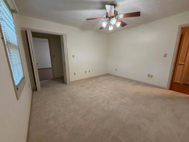 5206 Meadow Creek Dr — Photo 10