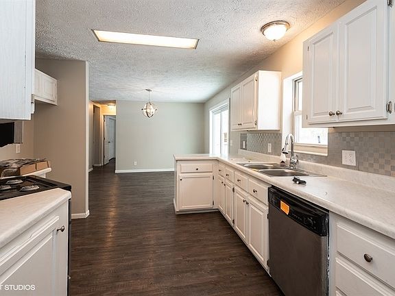 5th image of 23386 Forestview Ave