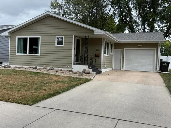 1516 E 4th Ave, Mitchell, SD 57301