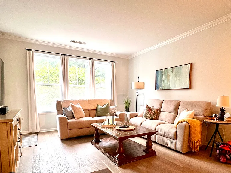 35 W Broad St #113 — Photo 3