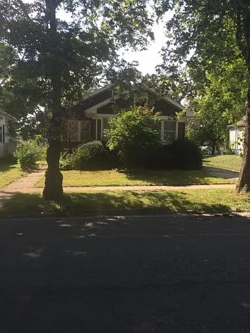 415 S Poplar Ave photo 1
