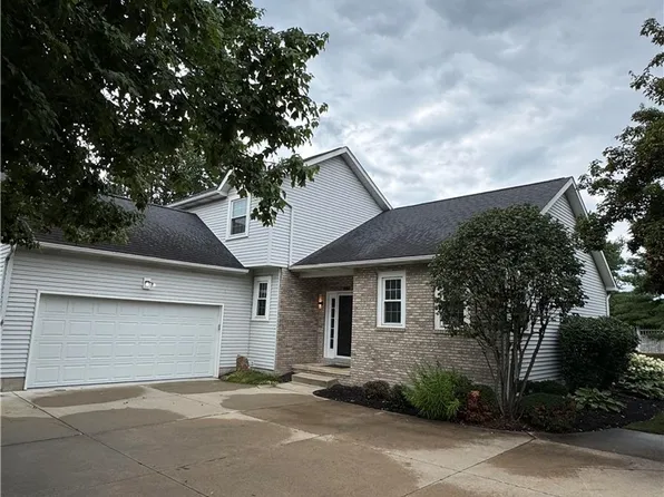 5479 Cable Point Cir NW, Canton, OH 44718