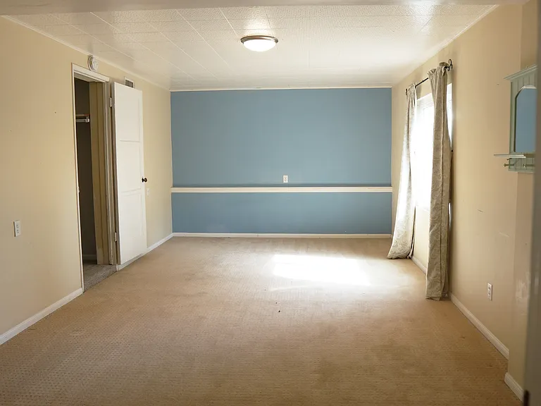 4635 Virginia Ave — Photo 12