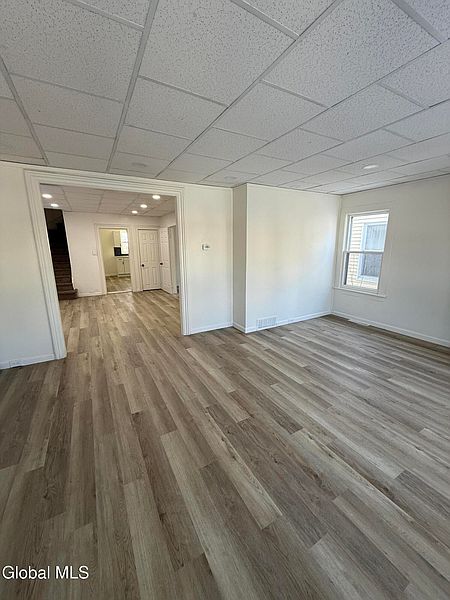 4th image of 231 4th Avenue