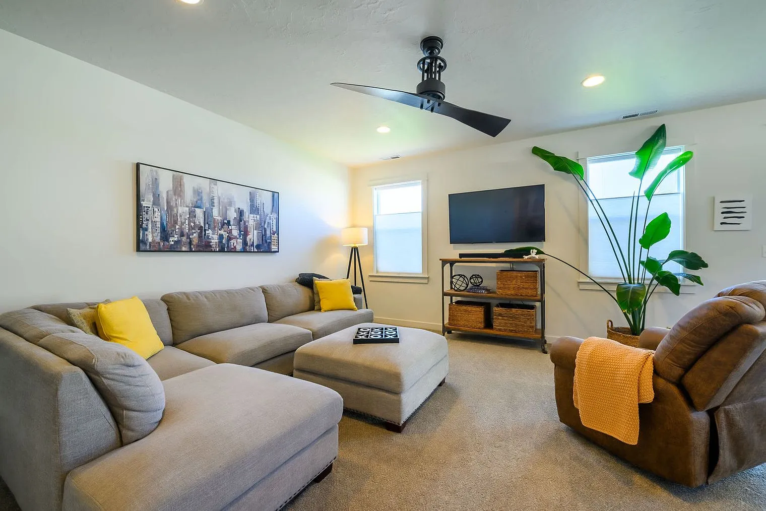 3 bed, 2.0 bath, 1571 sqft, $3,568 — Photo 1