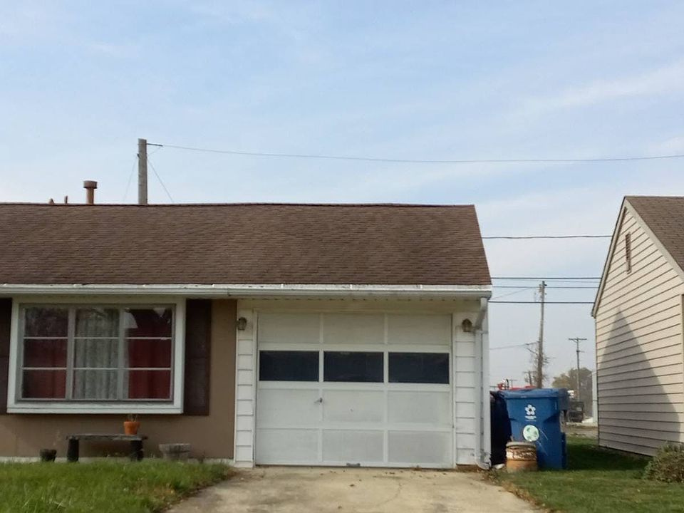 2nd image of 1121 Grand Ave