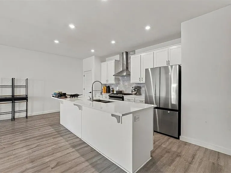 1077 Glen Opal Dr — Photo 10