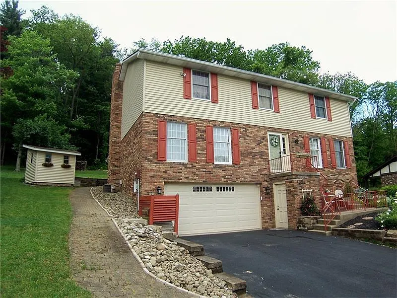4094 Briarwood Dr photo 1