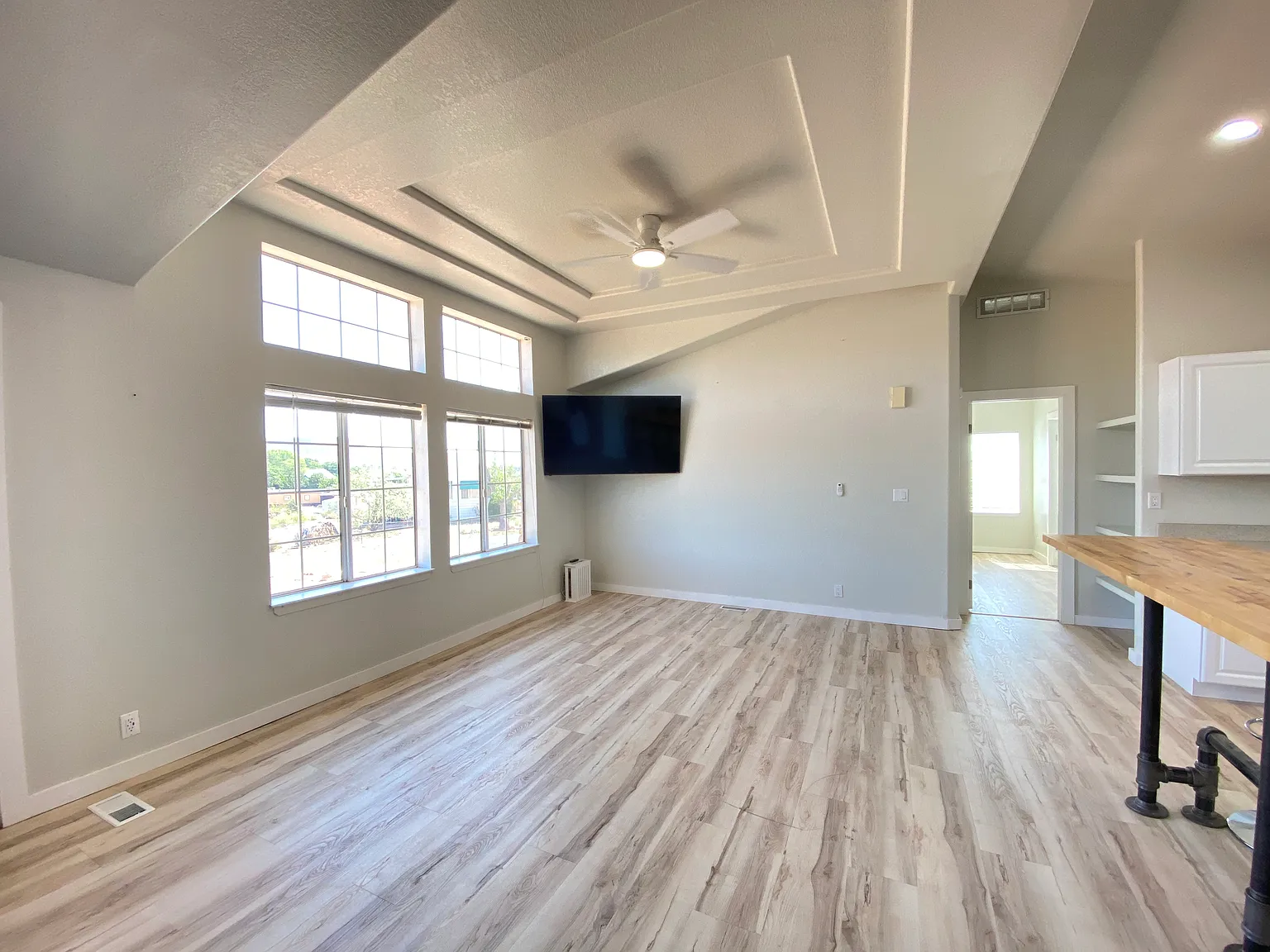 3 bed, 1800 sqft, $2,100 — Photo 3