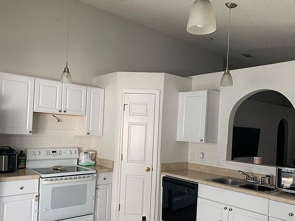 Kitchen (next to the living room)