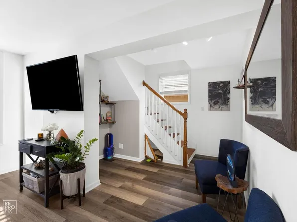 5017 N Meade Ave APT 2, Chicago, IL 60630