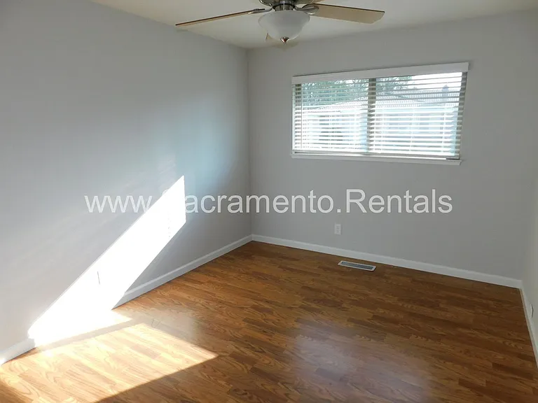 2637 Latham Dr — Photo 18