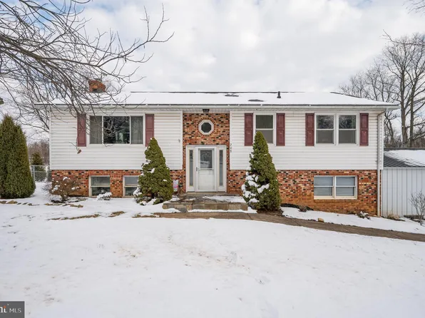 208 7th St, Shenandoah Junction, WV 25442