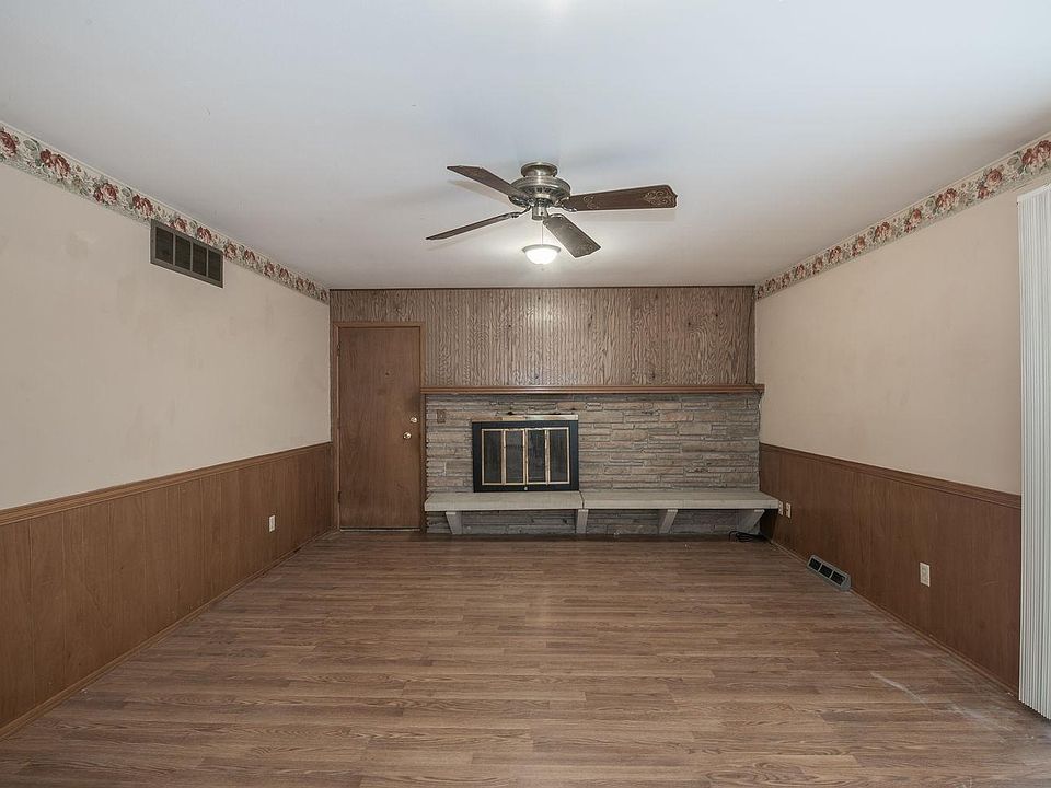 1st image of 1107 N Wood Ave