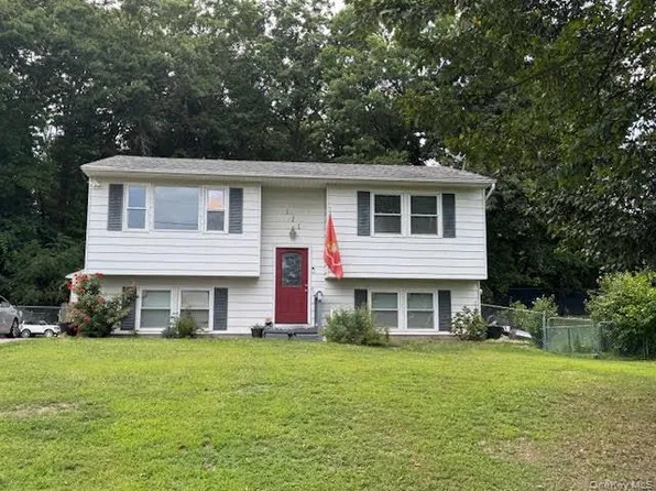 111 Indian Trail, Maybrook, NY 12543