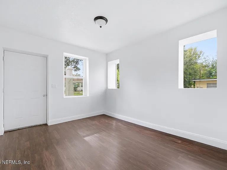 1715 Brackland St — Photo 3