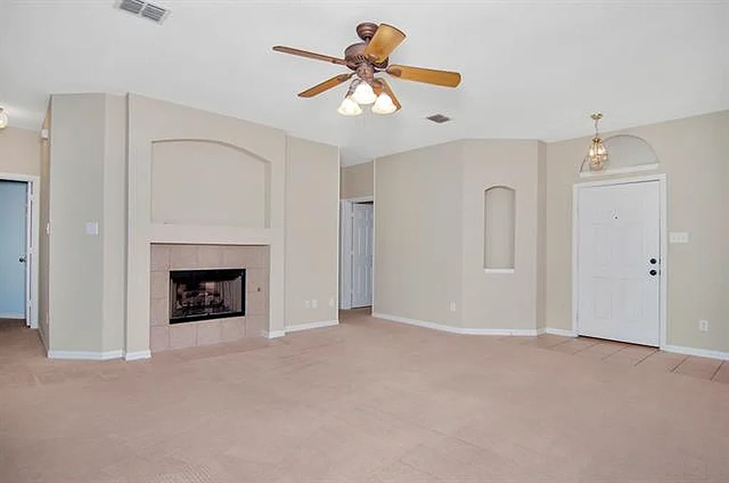 3 bed, 1605 sqft, $2,225 — Photo 4