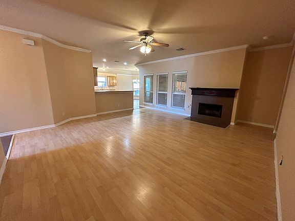 5th image of 304 Hidden Lake Ct