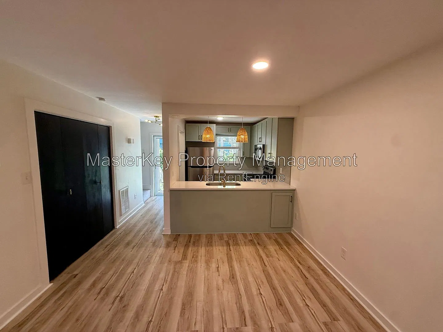2 bed, 1.5 bath, 918 sqft, $1,650 — Photo 3