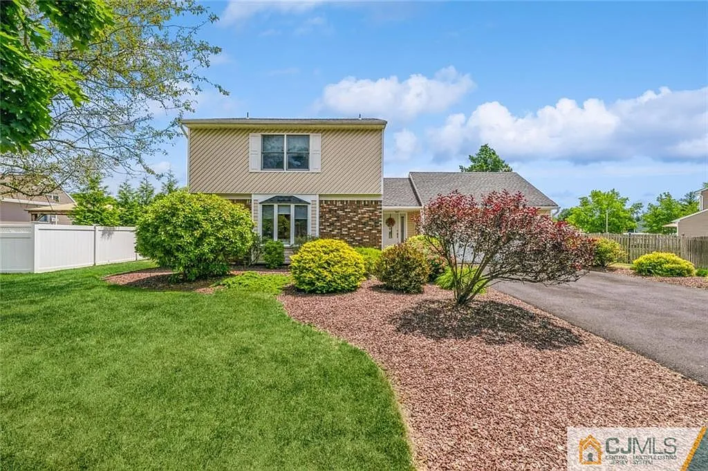 22 Belle Terre Dr photo 1