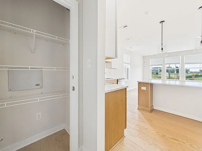 1900 Roseneath Rd #10B — Photo 11