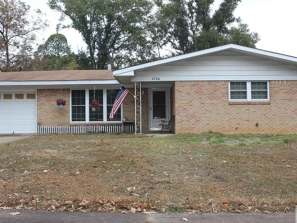 1st image of 2706 Charlotte St