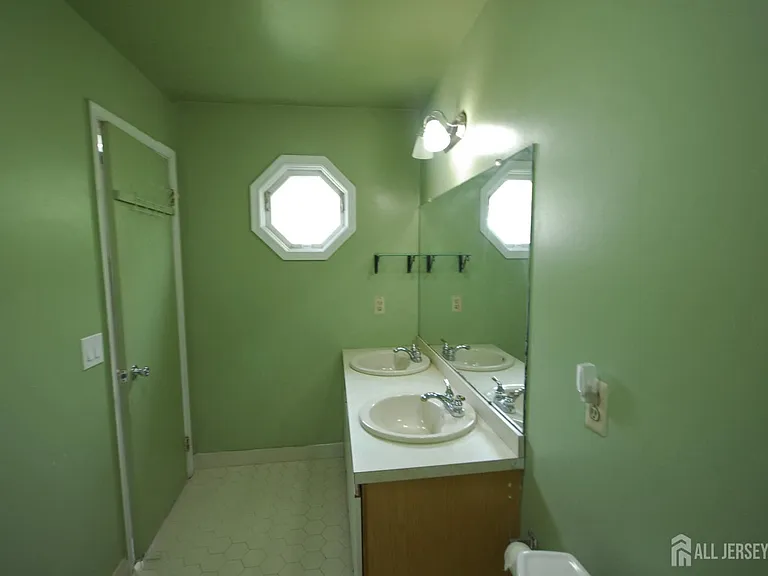 96 Brewster Cir — Photo 19