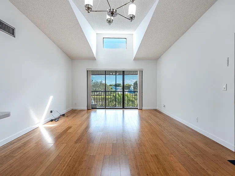 629 Sea Pine Way #D3 — Photo 6